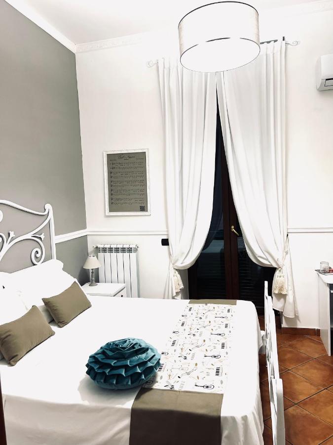 Bed and Breakfast Miluar - Centro Storico - Lungo La Via Della Musica Неаполь Экстерьер фото